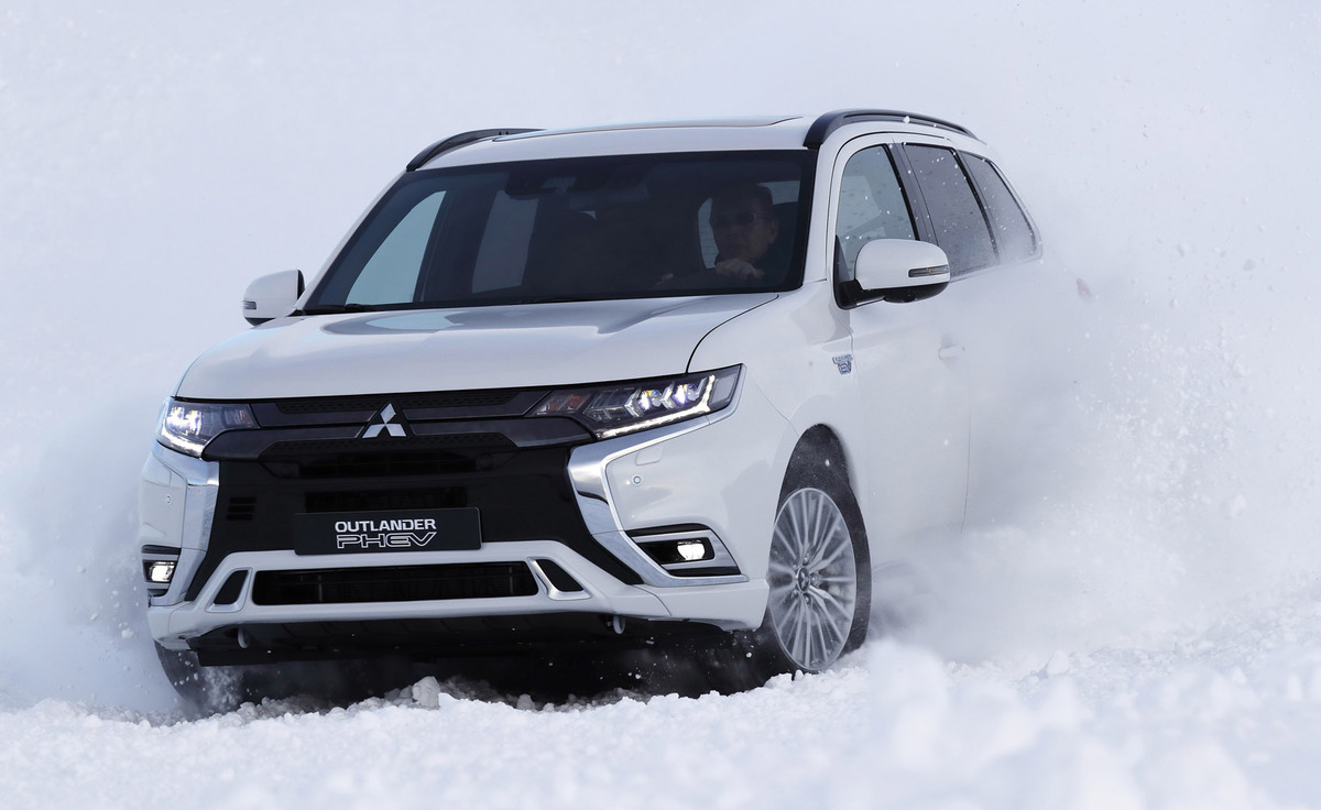 Ahorra este enero 14.100 € al comprar un Mitsubishi Outlander PHEV Ahorra este enero 14.100 € al comprar un Mitsubishi Outlander PHEV