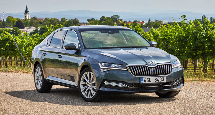 Todo un Skoda Superb ahora con 7.400 € de descuento