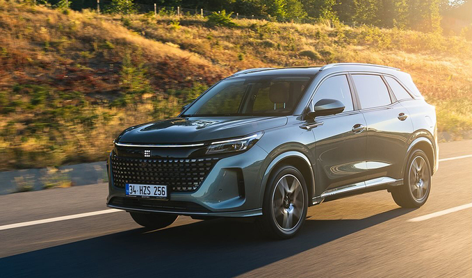 El DFSK E5 llega con etiqueta CERO y un precio atractivo El DFSK E5 llega con etiqueta CERO y un precio atractivo