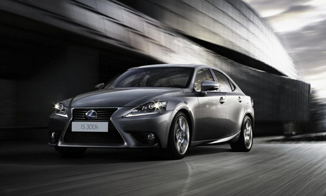 Lexus IS 300h Executive: por 36.700 euros con equipamiento valorado en 5.000 euros